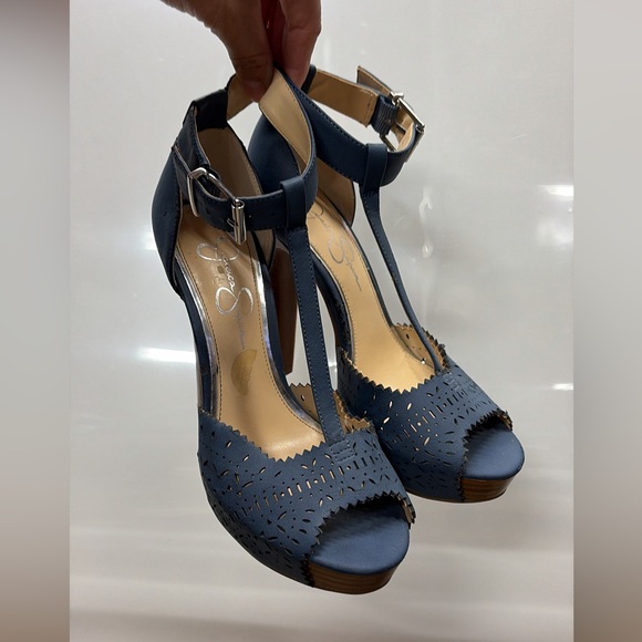 Chic Blue Peep Toe Heels Jessica Simpson size 6.5
EuC Online Yardsale - Picture 1 of 3